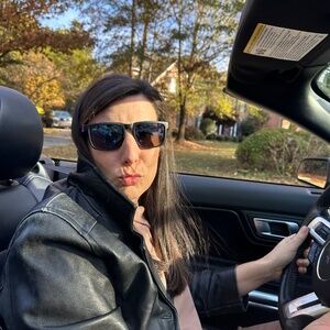 Meet your Posher, Alexis